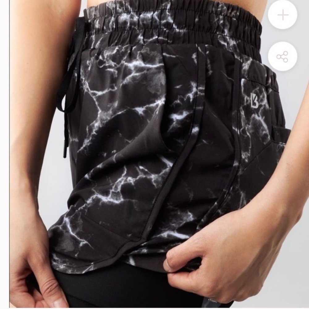 BUFFBUNNY Black Marble Flow Shorts NWT Small - Picture 4 of 9